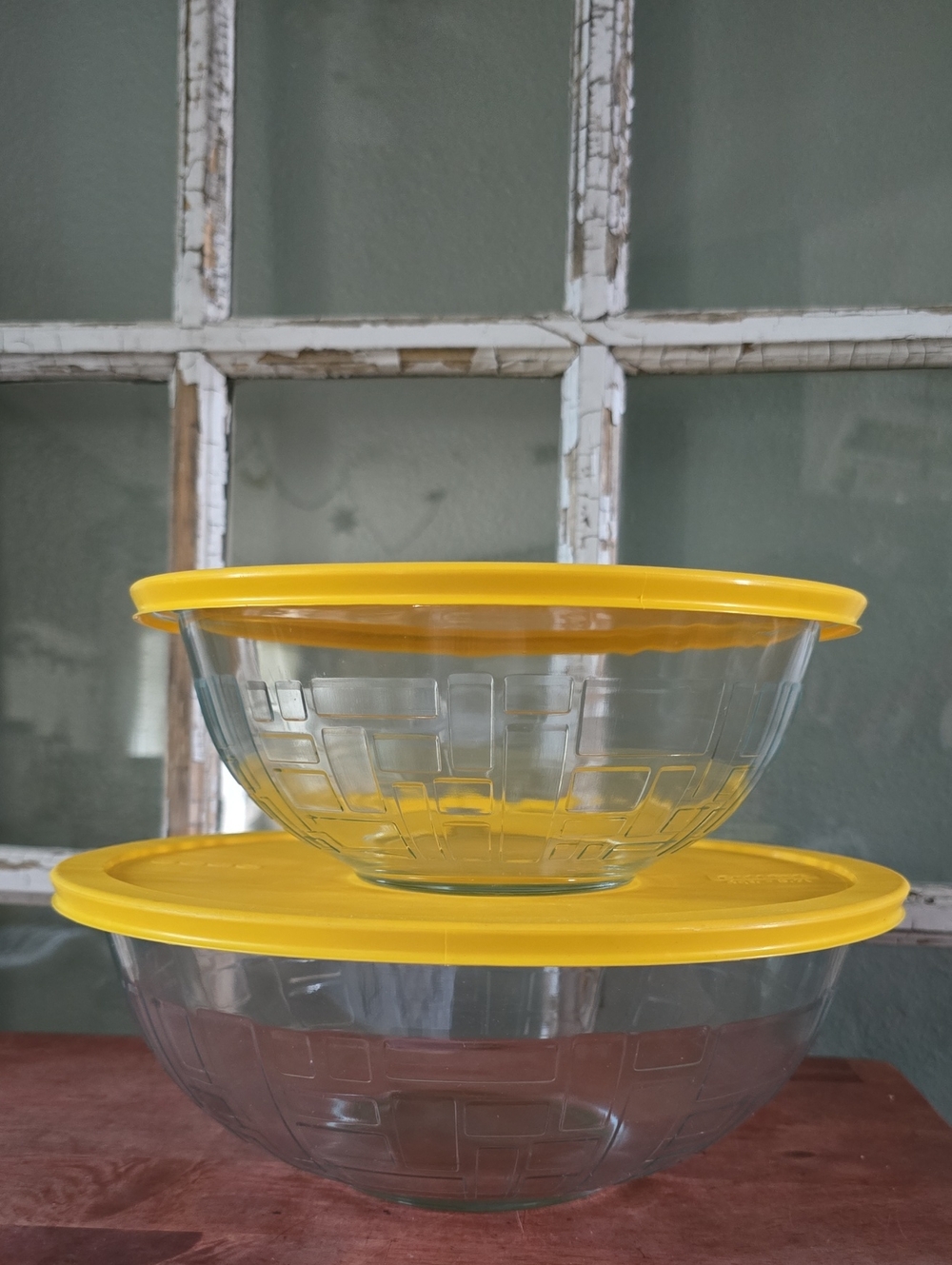 Pyrex Brick Pattern Mixing Bowls Set